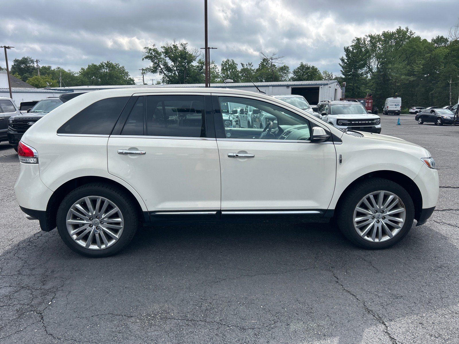Used 2013 Lincoln MKX AWD image 4