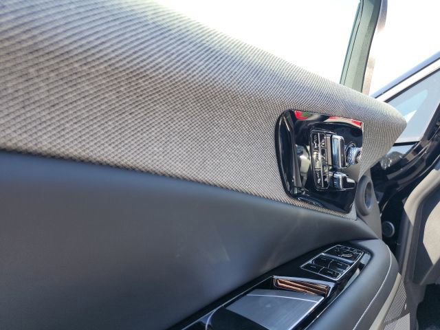 New 2025 Cadillac Optiq Luxury 2 image 16