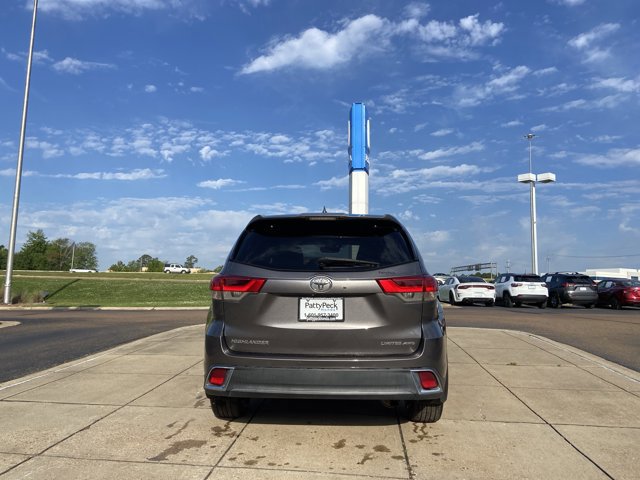 Used 2017 Toyota Highlander Limited Platinum AWD/4WD image 10