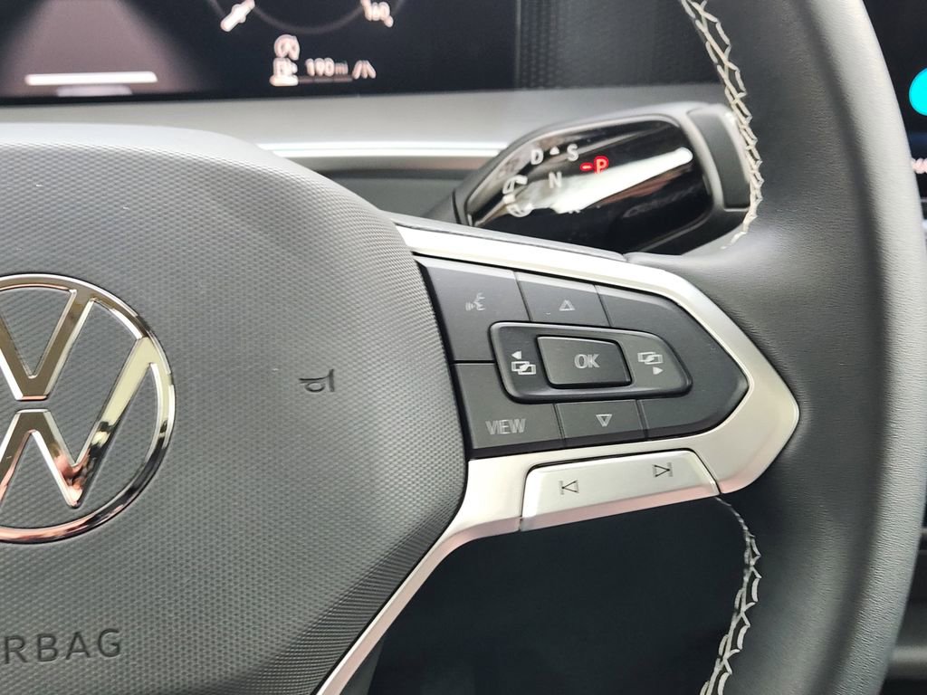 New 2026 Volkswagen Tiguan SE image 18