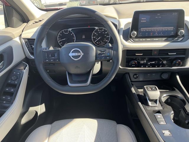 Used 2025 Nissan Rogue SV image 9