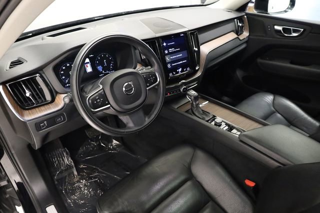 Used 2021 Volvo XC60 T5 Momentum w/ Advanced Package AWD/4WD image 11