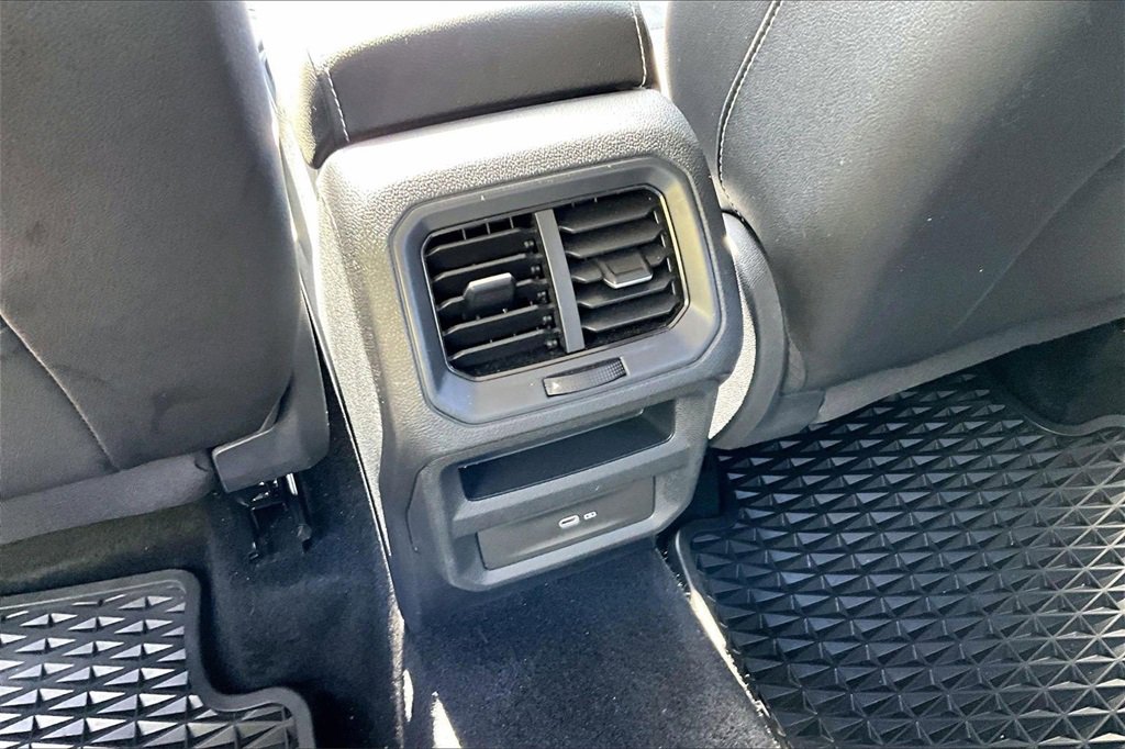 Certified 2022 Volkswagen Taos SE image 18