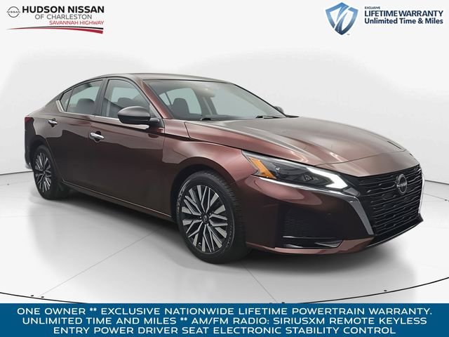 Used 2024 Nissan Altima 2.5 SV image 1