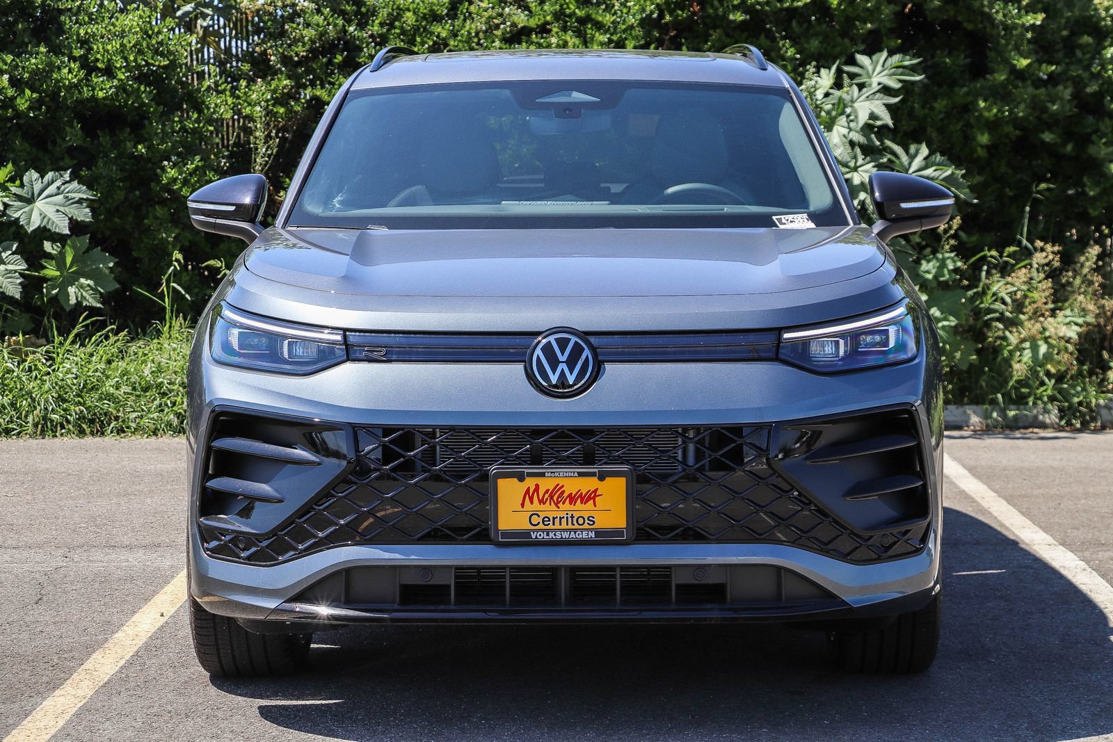New 2026 Volkswagen Tiguan SE R-Line FWD image 2
