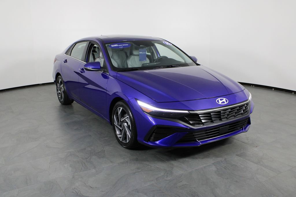 Used 2025 Hyundai Elantra Limited image 13