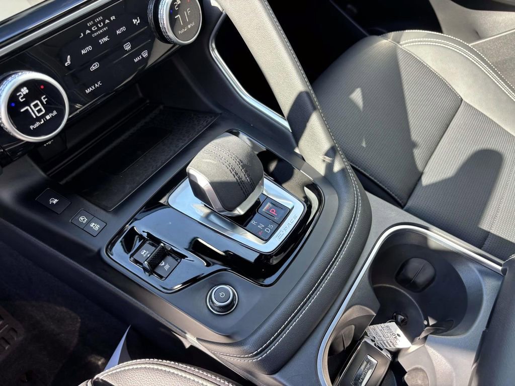 Used 2024 Jaguar E-PACE R-Dynamic SE image 18