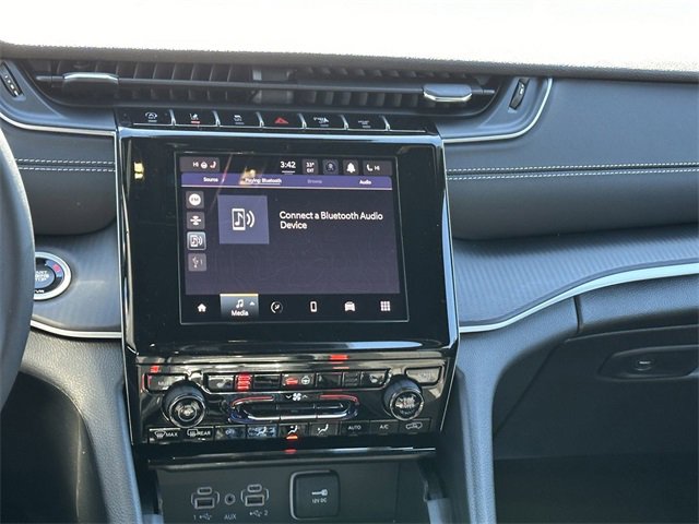 New 2025 Jeep Grand Cherokee L Laredo w/ Luxury Tech Group I image 28