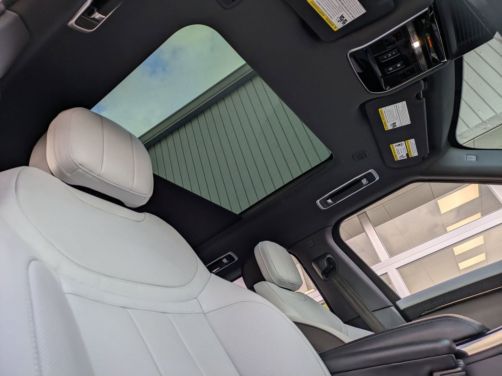 Used 2025 Land Rover Range Rover Sport Dynamic SE image 22