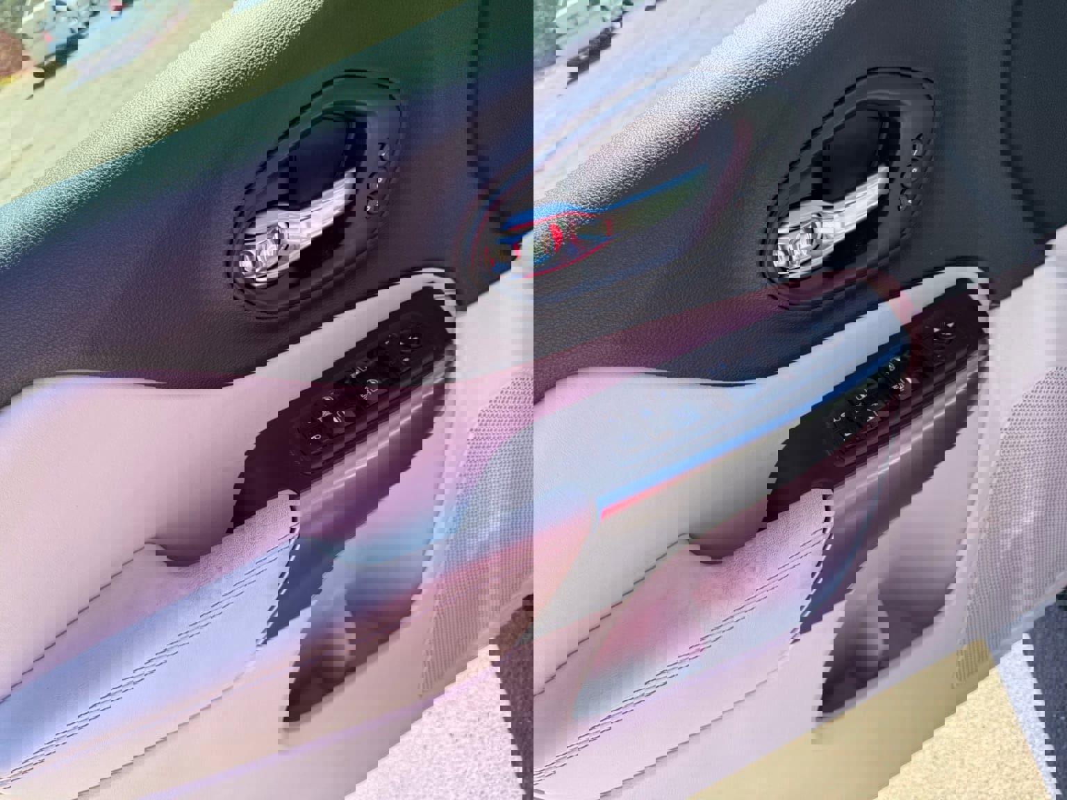 Used 2019 Jeep Cherokee Limited image 11