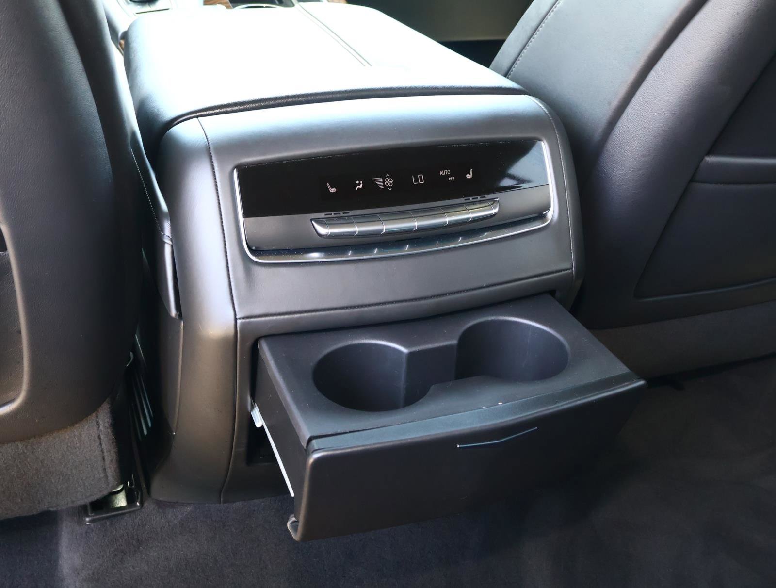 Used 2024 Cadillac Escalade ESV Premium Luxury Platinum AWD/4WD image 19