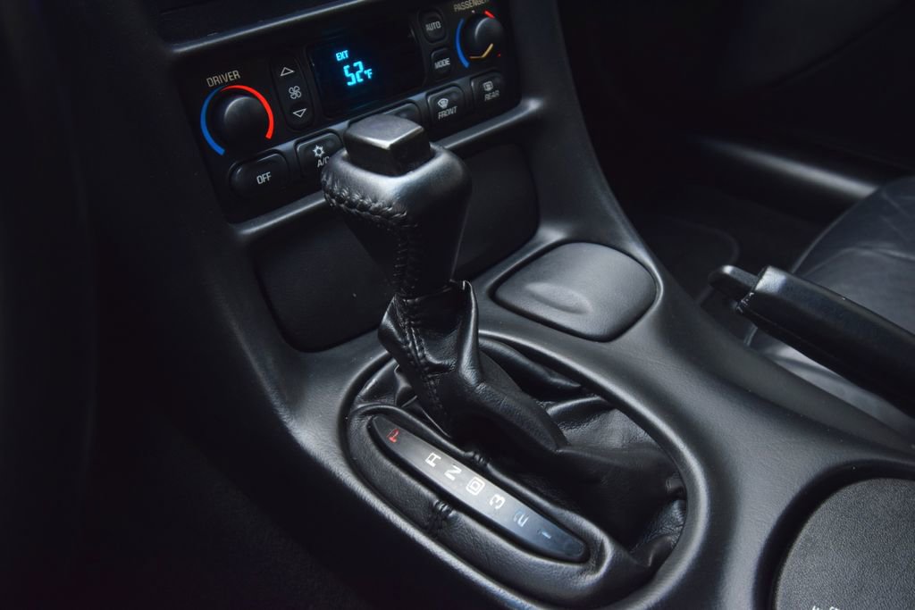 Used 2004 Chevrolet Corvette Coupe image 19