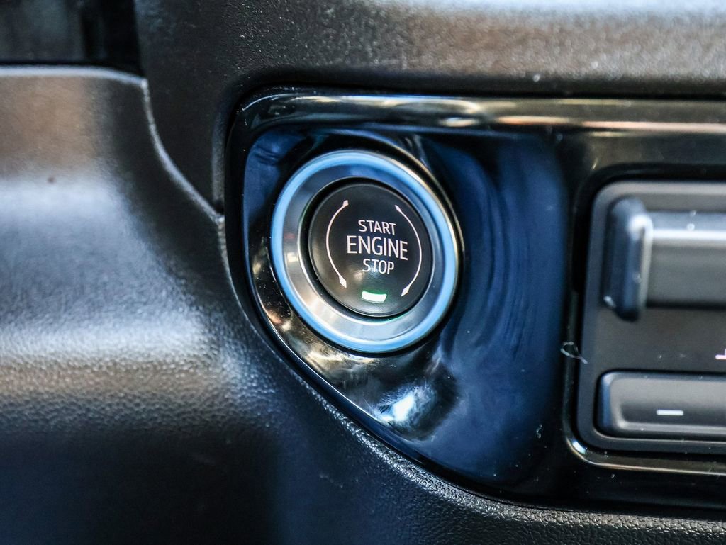 Used 2025 Chevrolet Silverado 2500 LT w/ Convenience Package image 32