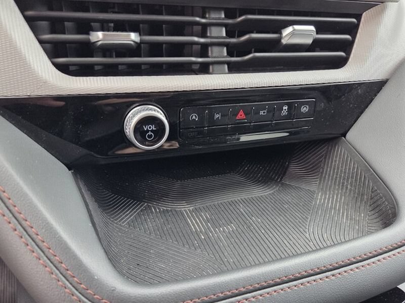 Used 2025 Ford Explorer Active w/ Active Comfort Package RWD image 23