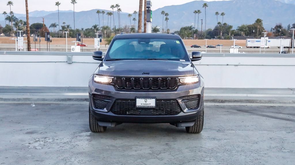 New 2025 Jeep Grand Cherokee Altitude video 3