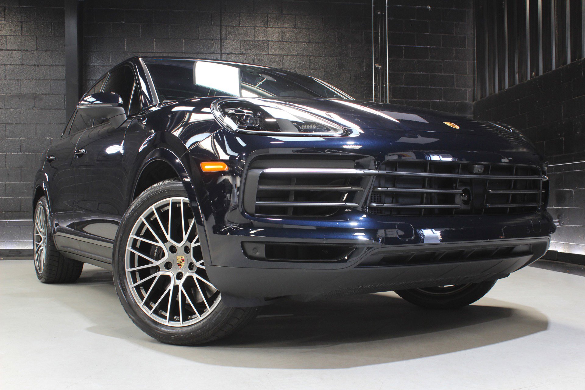 Used 2023 Porsche Cayenne Platinum Edition image 10