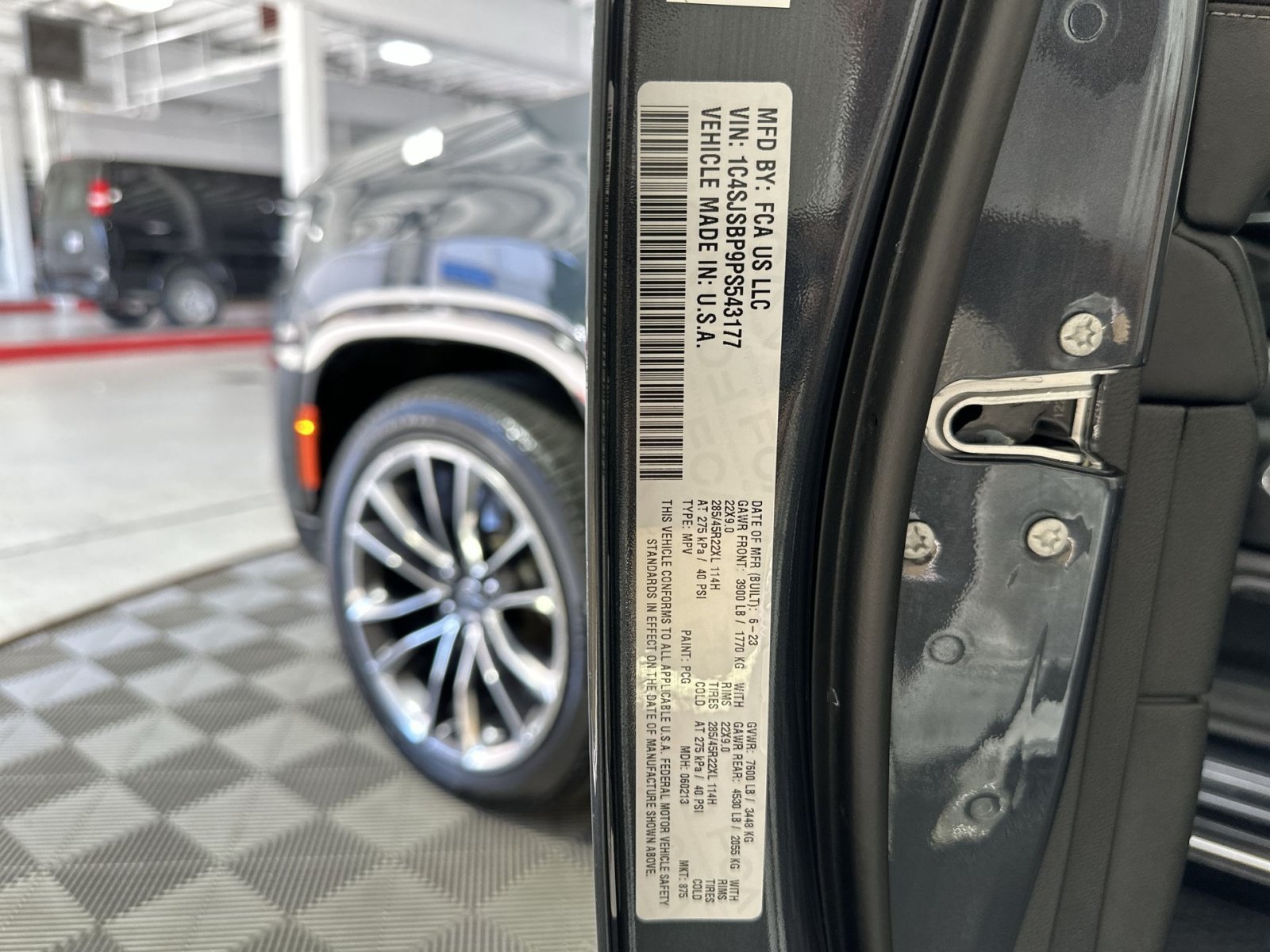 Used 2023 Jeep Wagoneer L Series II w/ Premium Group I AWD/4WD image 30