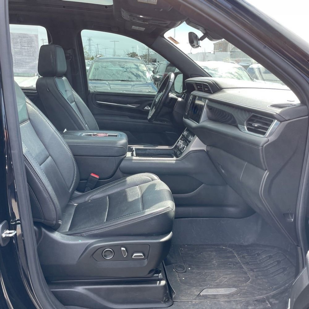 Used 2021 GMC Yukon Denali w/ Denali Premium Package AWD/4WD image 8
