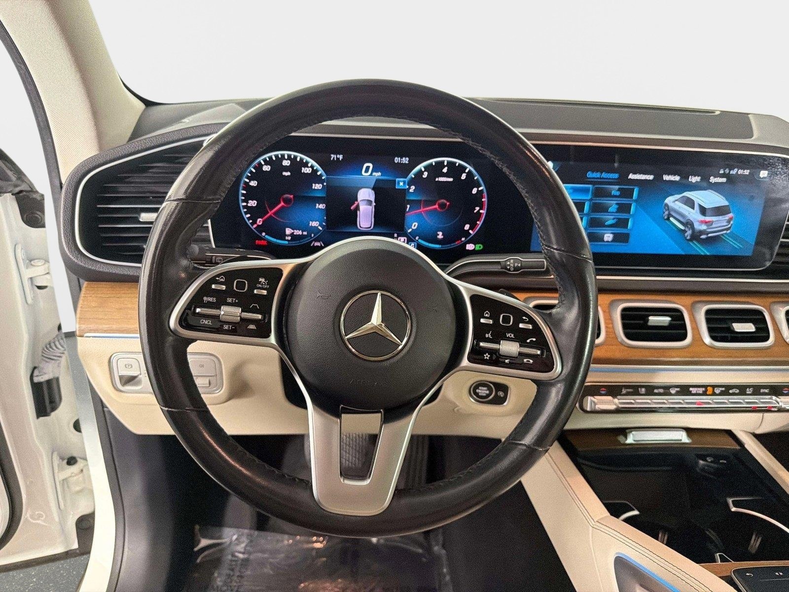 Used 2025 Mercedes-Benz GLC 350e 4MATIC image 37