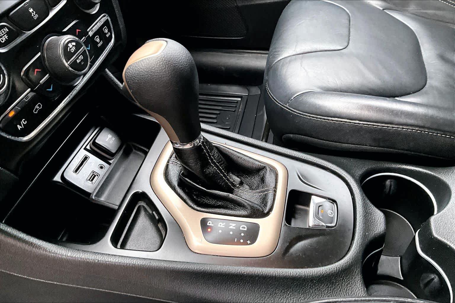 Used 2015 Jeep Cherokee Limited FWD image 16
