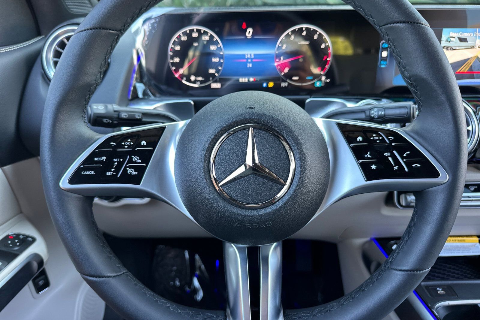 New 2025 Mercedes-Benz GLB 250 image 18