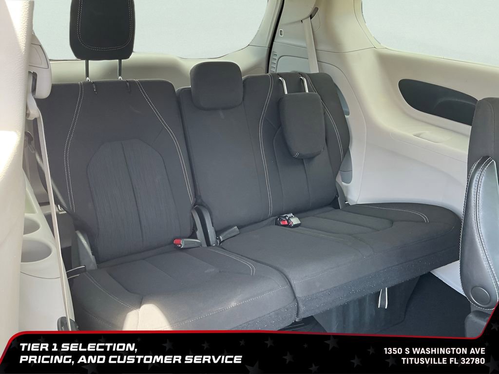Used 2023 Chrysler Voyager LX FWD image 13