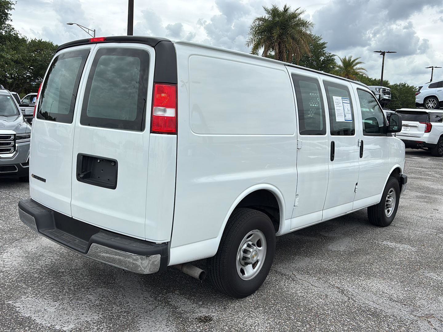 Used 2024 Chevrolet Express 2500 w/ Driver Convenience Package RWD image 7