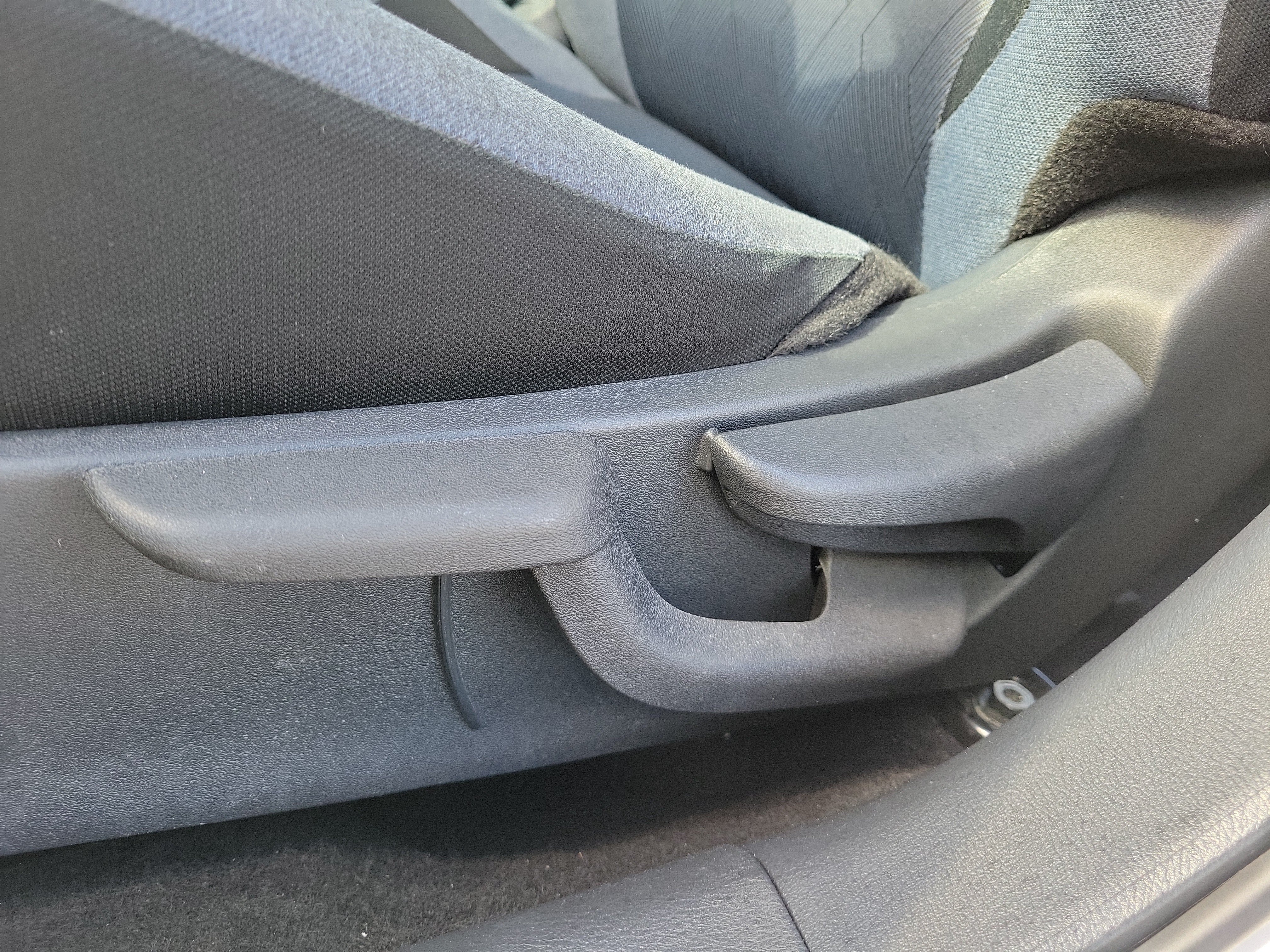 Used 2025 Nissan Versa SV FWD image 15