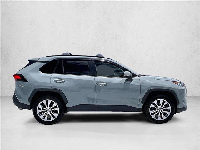 Used 2020 Toyota RAV4 XLE Premium FWD image 5