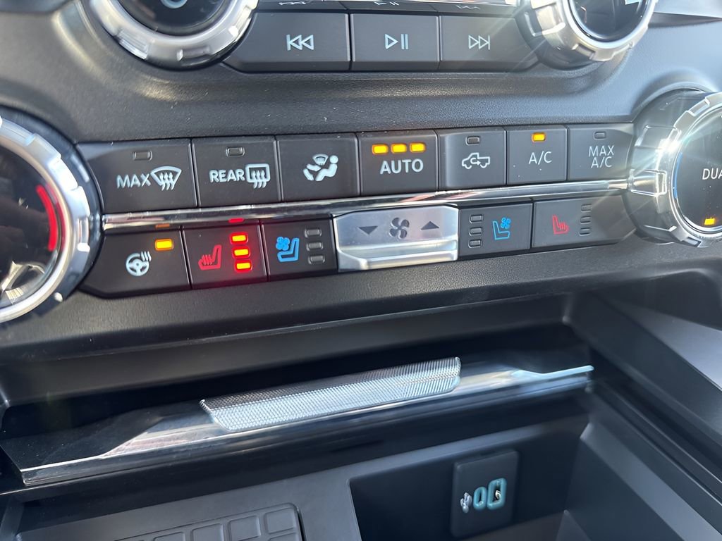 Used 2025 Ford F350 Lariat w/ Lariat Ultimate Package AWD/4WD image 23