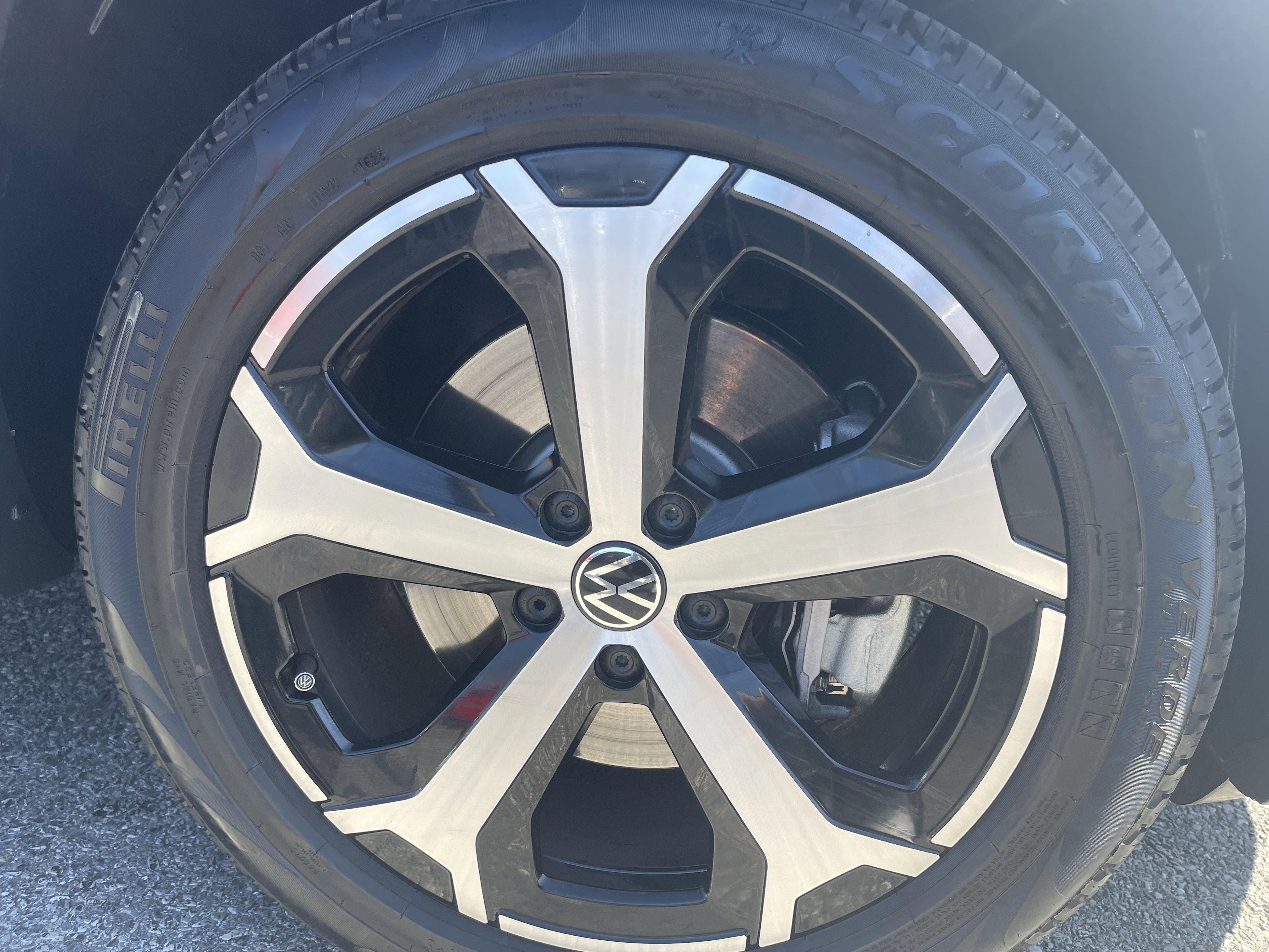 Used 2025 Volkswagen Tiguan SE image 9