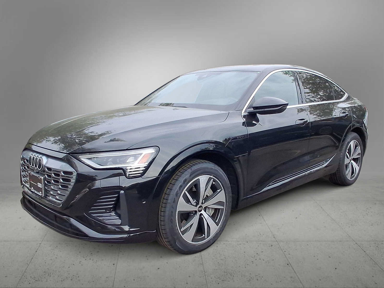 Certified 2024 Audi Q8 e-tron Prestige AWD/4WD image 4