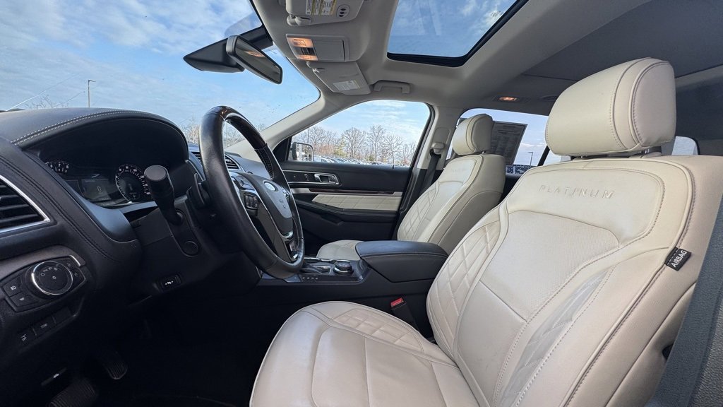 Used 2017 Ford Explorer Platinum image 16