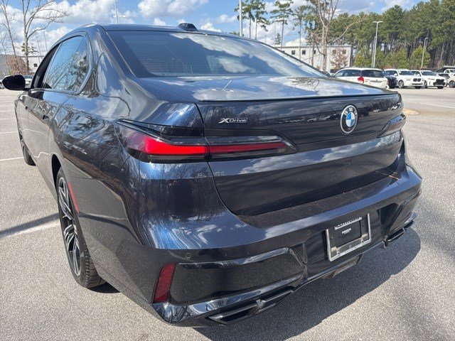 Used 2023 BMW 760i xDrive w/ Luxury Rear Seating Package image 14