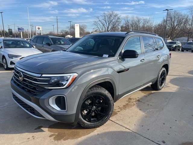 New 2026 Volkswagen Atlas Peak Edition AWD/4WD image 3