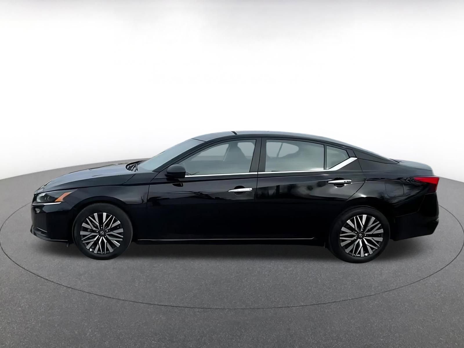 Used 2025 Nissan Altima 2.5 SV image 9