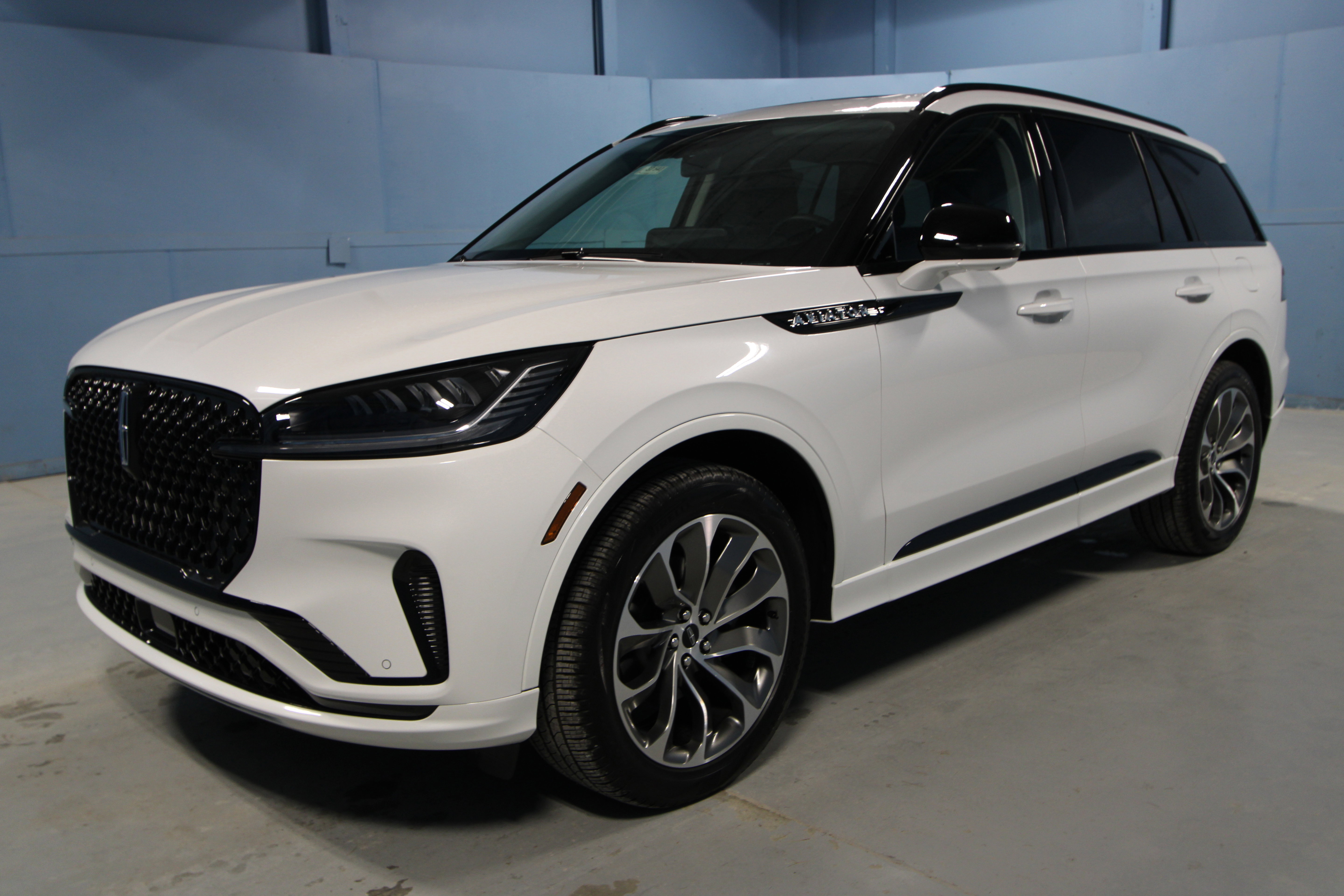 New 2026 Lincoln Aviator AWD w/ Jet Appearance Package image 25