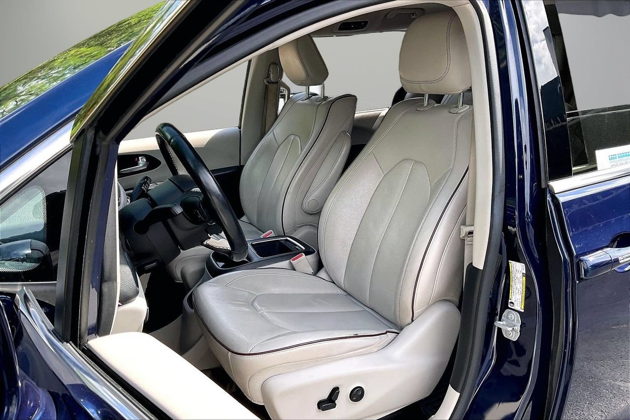 Certified 2018 Chrysler Pacifica Limited w/ Advanced Safetytec Group FWD image 22