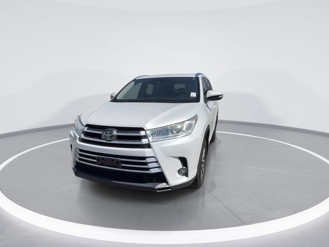 Used 2017 Toyota Highlander XLE AWD/4WD image 3