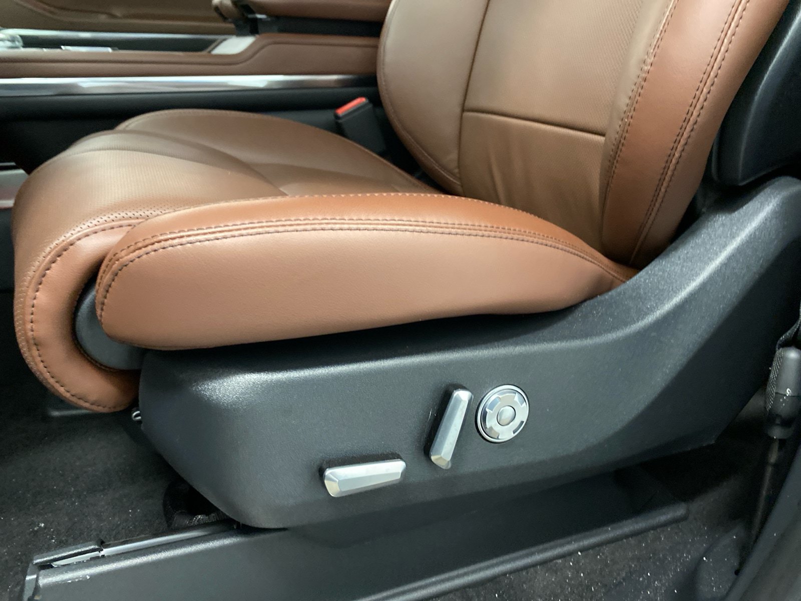 New 2026 Lincoln Navigator L Reserve AWD/4WD image 21