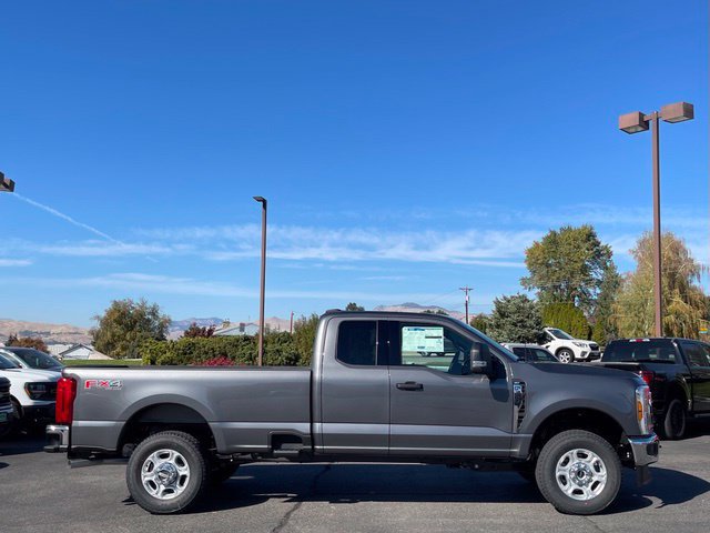 New 2027 Ford F350 XLT w/ FX4 Off-Road Package AWD/4WD image 2