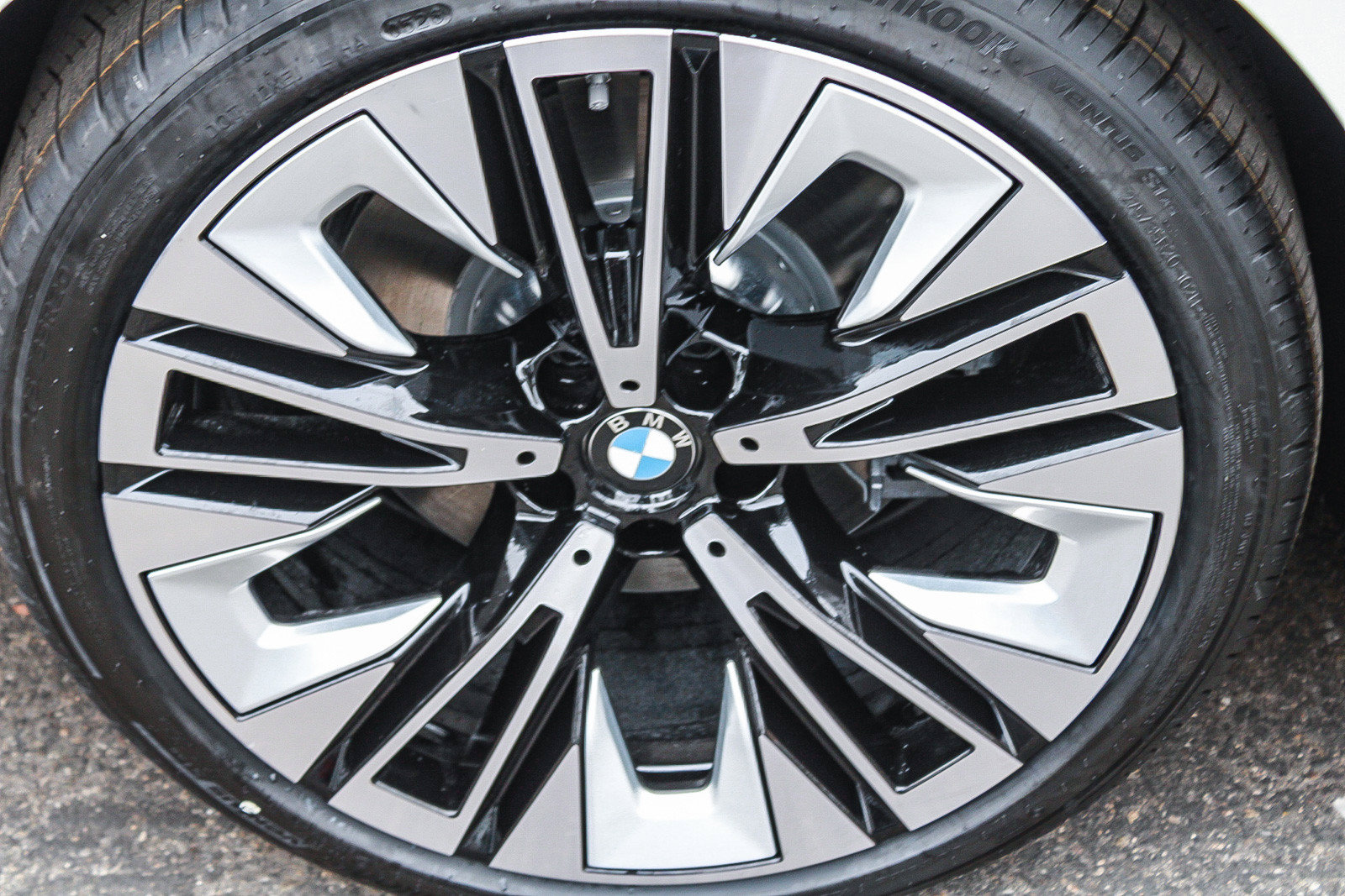 New 2027 BMW i5 xDrive40 AWD/4WD image 11