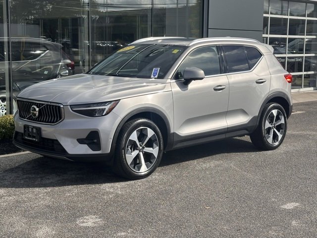 Used 2023 Volvo XC40 B5 Plus w/ Driver Assist Package image 1