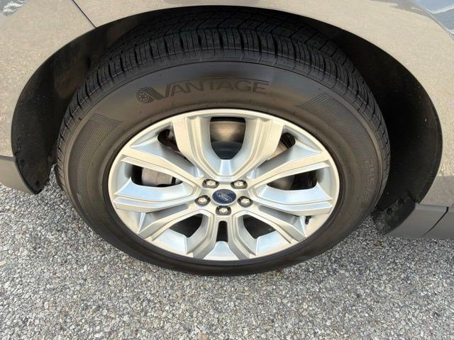 Used 2022 Ford Edge Titanium AWD/4WD image 10
