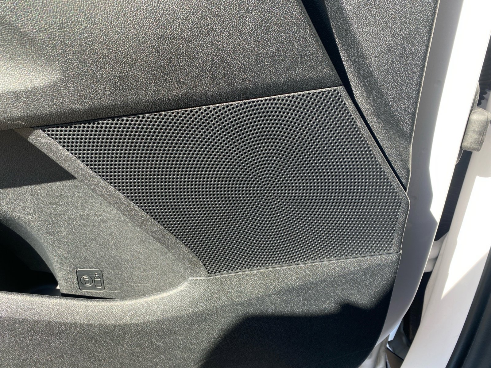 Used 2022 Kia Sorento LX image 25