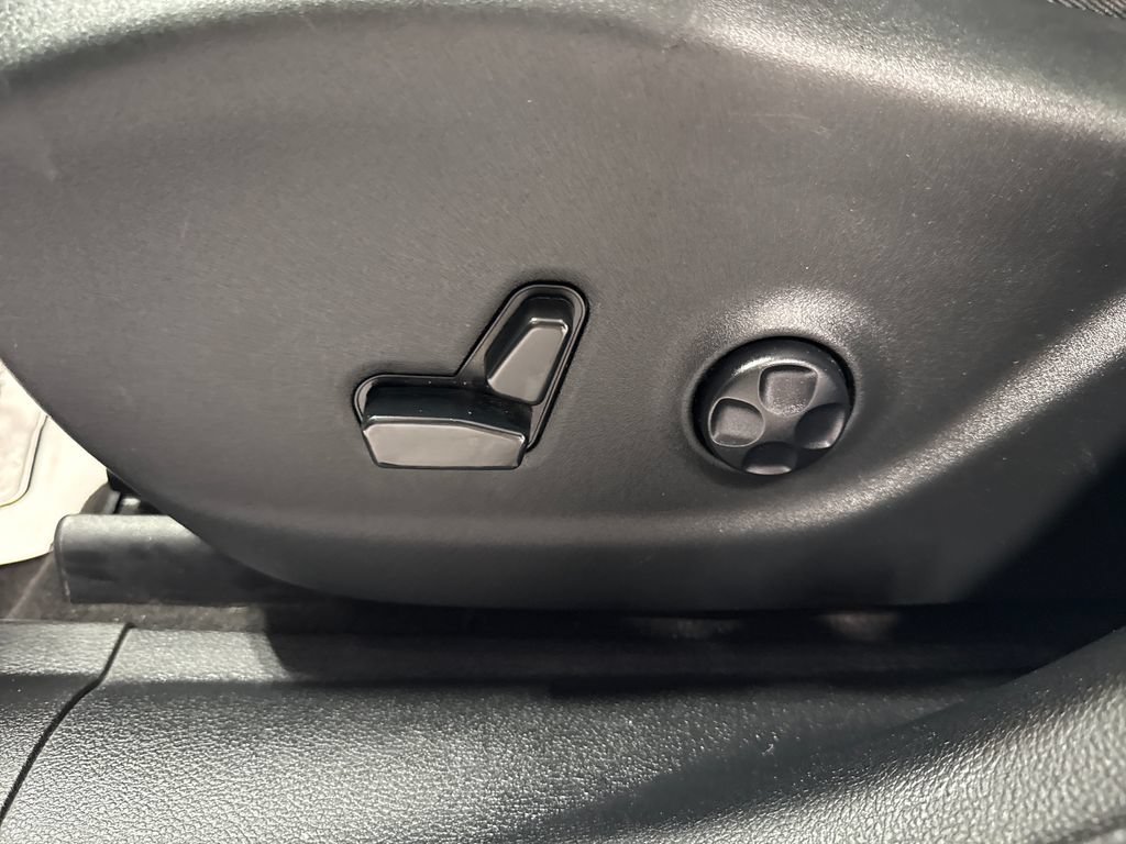 Used 2020 Jeep Cherokee Limited FWD image 25