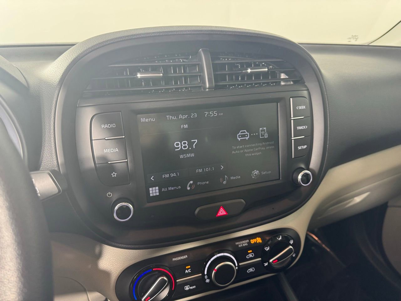 Used 2025 Kia Soul LX w/ LX Technology Package FWD image 21
