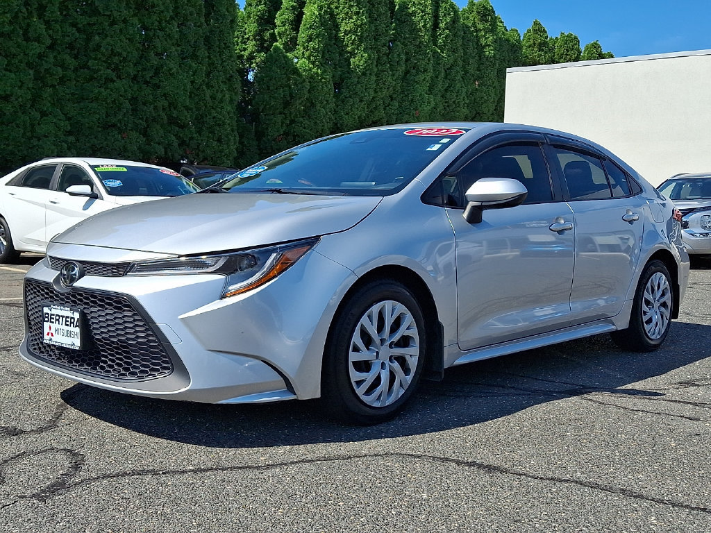 Used 2022 Toyota Corolla LE FWD image 3