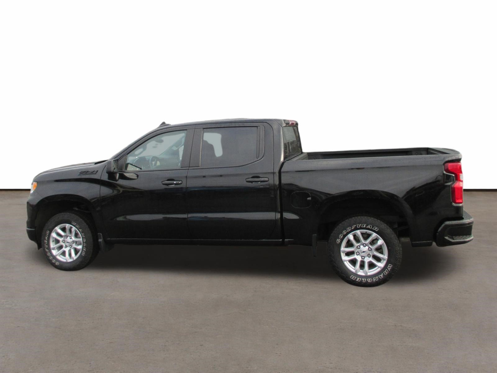 Used 2023 Chevrolet Silverado 1500 RST w/ Z71 Off-Road Package AWD/4WD image 2