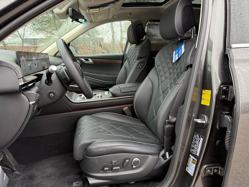 Used 2025 Genesis GV80 3.5T Prestige image 11